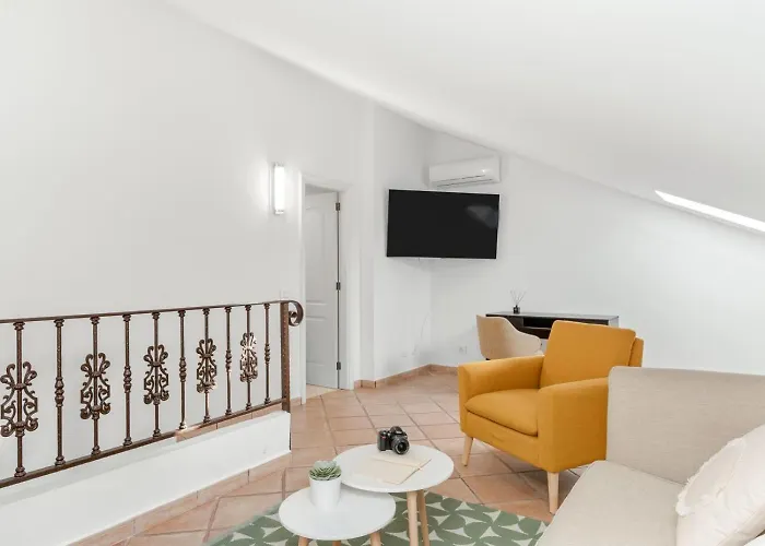 Obsidian Canarysol شقة *